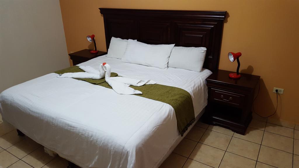 Apart Hotel Pico Bonito La Ceiba Extérieur photo